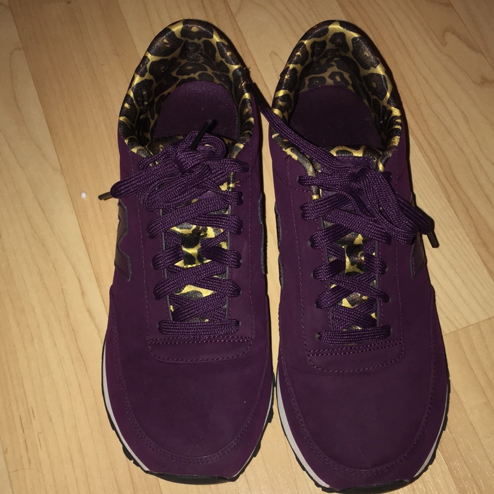 New Balance tennis shoes